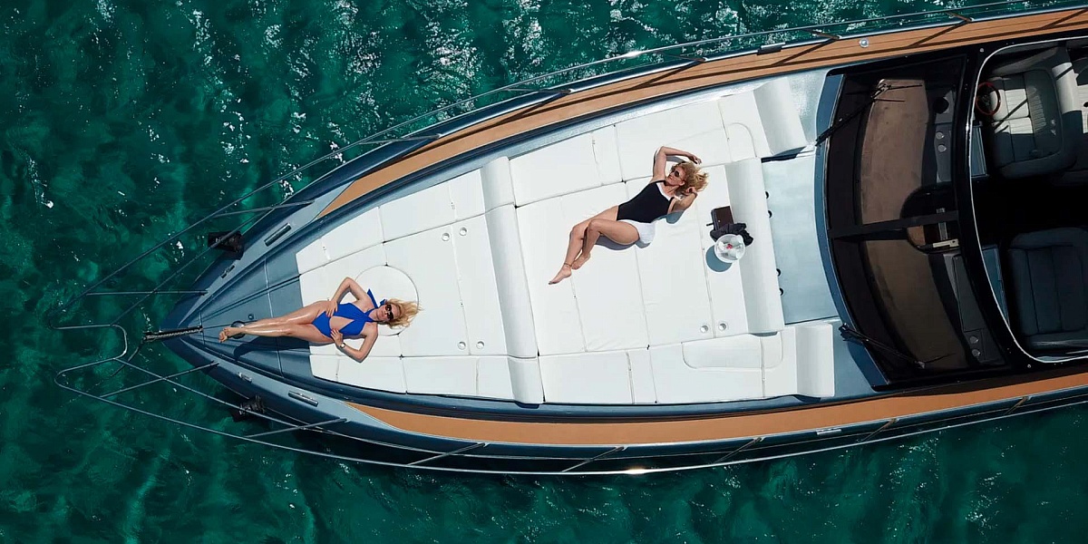 Аренда моторной яхты Princess V55 на Миконосе, Греция